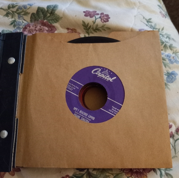 Vinyl records 45rpm from 40s and 50s - Picture 2 of 4